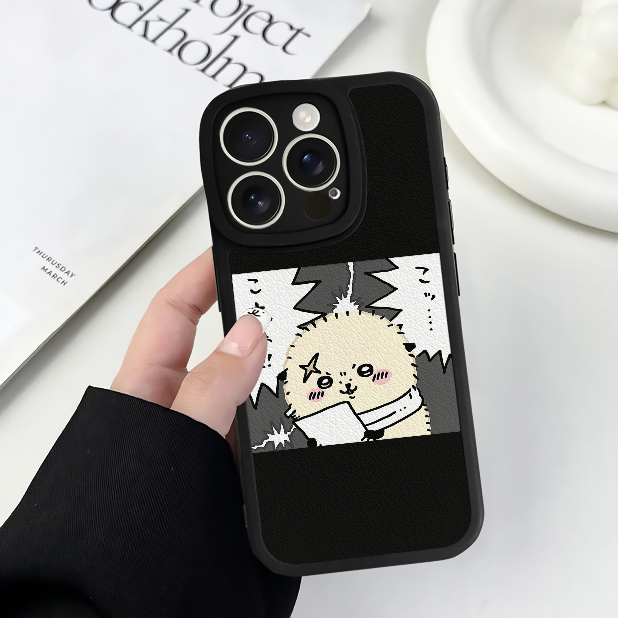 （画像用） ちいかわ ラッコ Chii-kawa Sea otter 【iPhone 16シリーズ対応】シリコンスマホケース（レザー調） 材質：シリコン